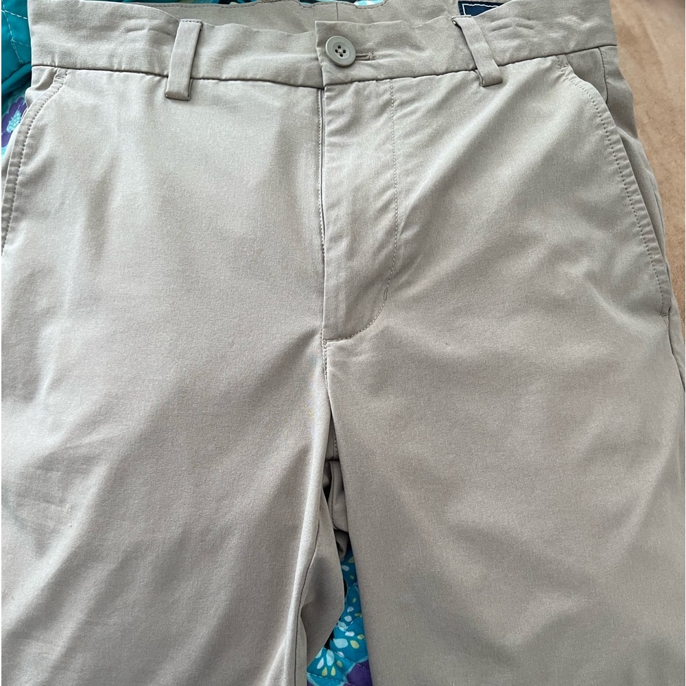 Men’s size 28 vineyard vines shorts